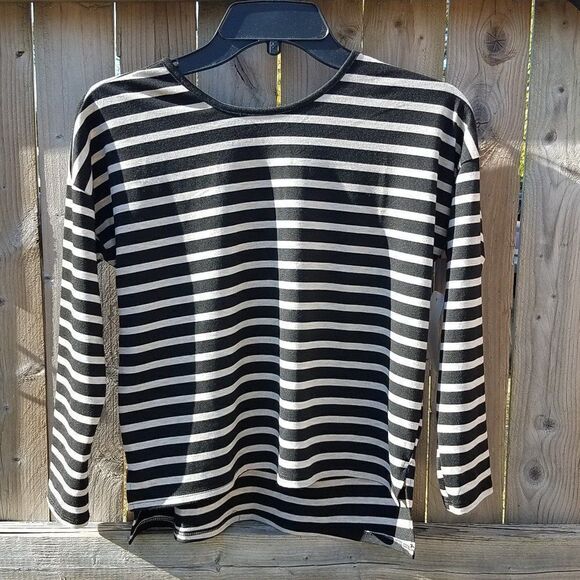 Size 12 Women's Top Gray & Black Striped Criss Cross Back Long Sleeves - Picture 1 of 8